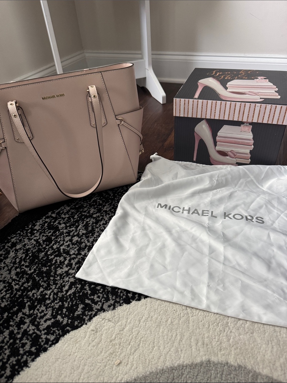 Michael Kors Blush Pink Leather Tote with Gold Logo - Picture 9 of 9
